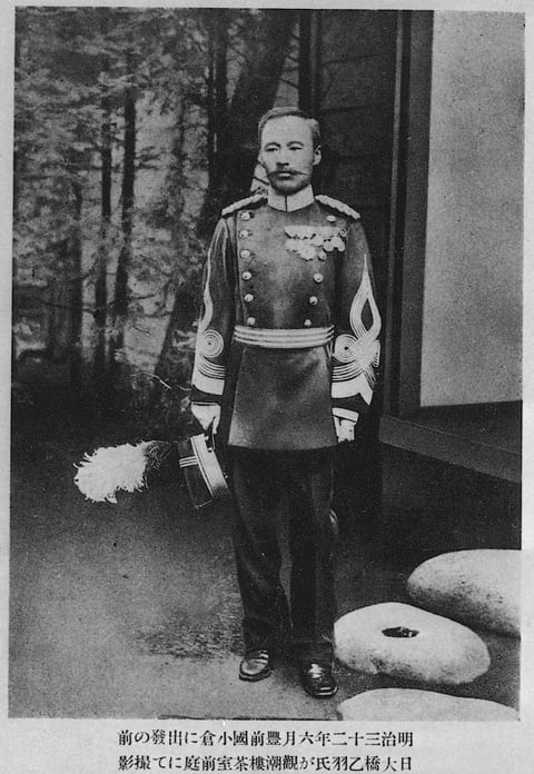 軍服姿で立つ森鷗外の写真