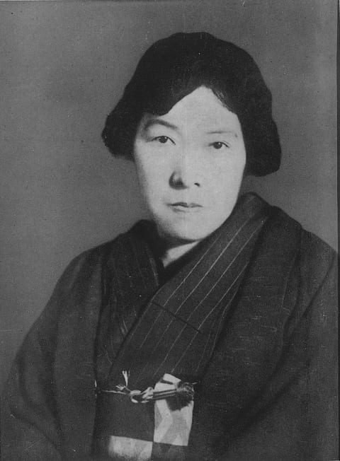 着物姿の与謝野晶子の写真